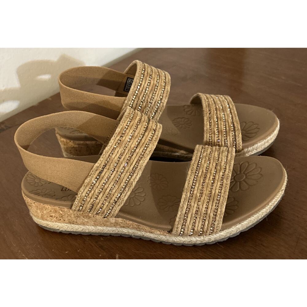 Skechers Cali Luxe Foam Breezie Busy Bee Sandals Beaded Straps Tan Sz 6 NWOT